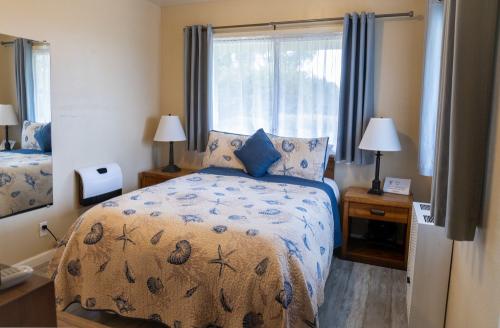 1679single_basic_room_ocean_cove_lodge_3