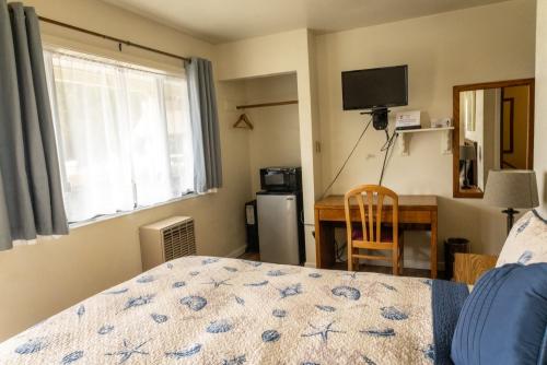 family_room_ocean_cove_lodge_1