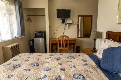 family_room_ocean_cove_lodge_10