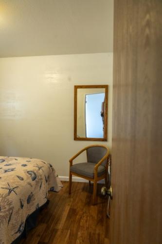 family_room_ocean_cove_lodge_16