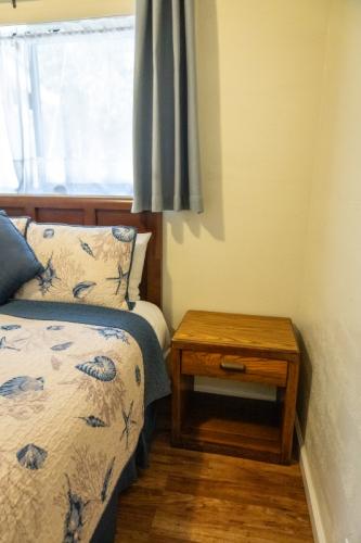 family_room_ocean_cove_lodge_19