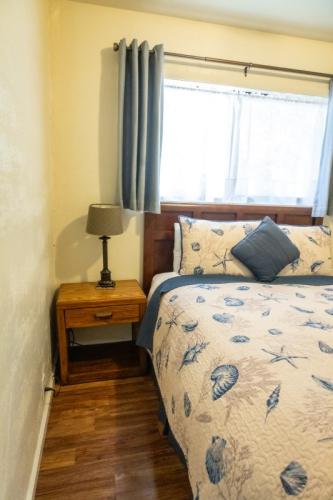 family_room_ocean_cove_lodge_20