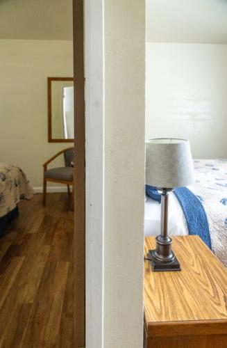 family_room_ocean_cove_lodge_27
