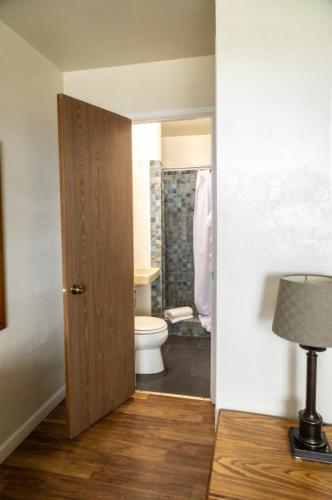 family_room_ocean_cove_lodge_36