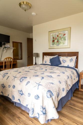 family_room_ocean_cove_lodge_4