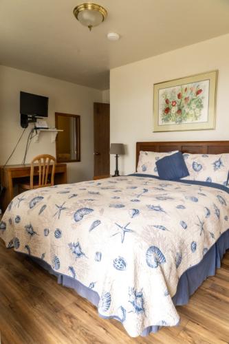 family_room_ocean_cove_lodge_5