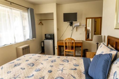 family_room_ocean_cove_lodge_7