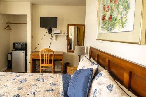 family_room_ocean_cove_lodge_8