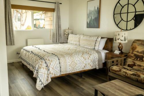 fireplace_room_ocean_cove_lodge_1