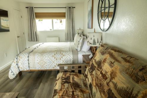 fireplace_room_ocean_cove_lodge_11