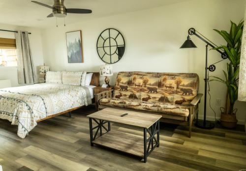 fireplace_room_ocean_cove_lodge_12