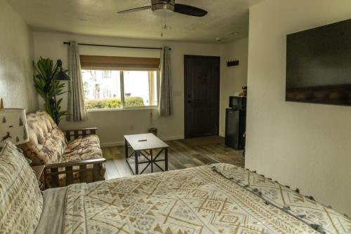 fireplace_room_ocean_cove_lodge_17