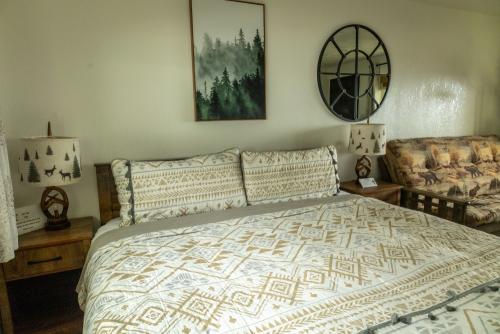 fireplace_room_ocean_cove_lodge_19
