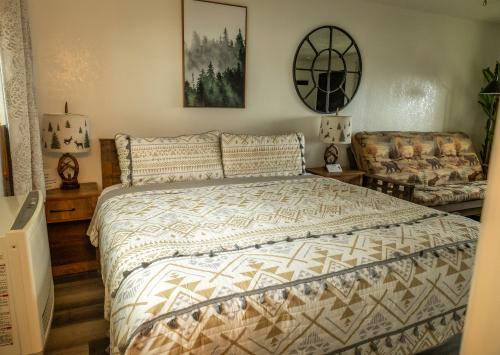 fireplace_room_ocean_cove_lodge_25