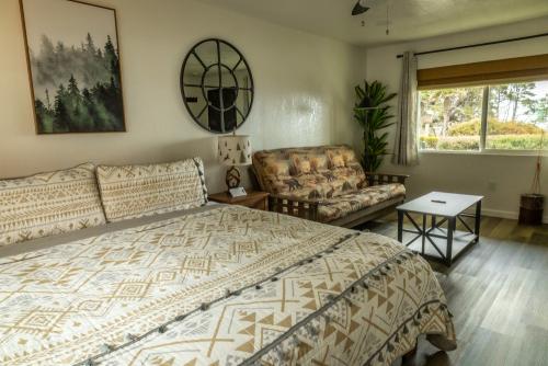 fireplace_room_ocean_cove_lodge_26