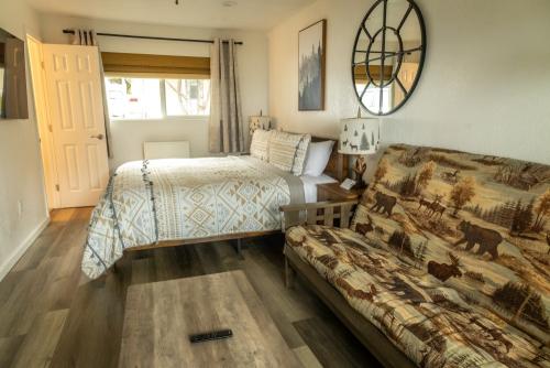 fireplace_room_ocean_cove_lodge_30