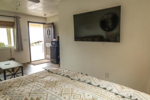 fireplace_room_ocean_cove_lodge_37