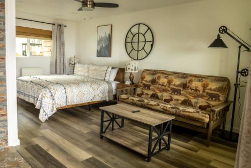 fireplace_room_ocean_cove_lodge_6