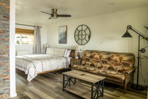 fireplace_room_ocean_cove_lodge_7
