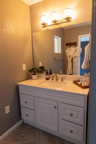 sea_side_room_ocean_cove_lodge_13