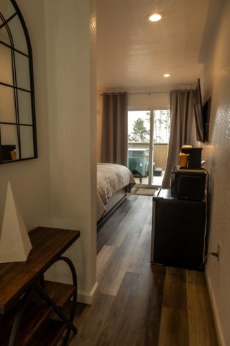 sea_side_room_ocean_cove_lodge_45