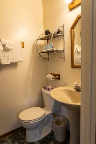 single_basic_room_ocean_cove_lodge_12